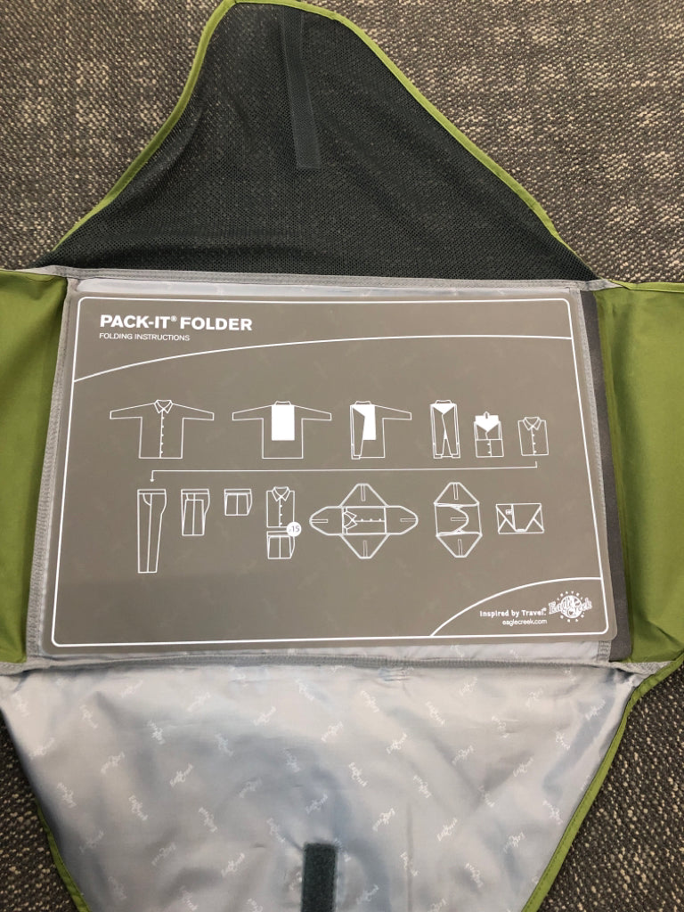 EAGLE CREEK GREEN PACKING CUBE.