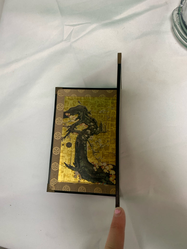 GOLD ASIAN STYLE HOT MAT.