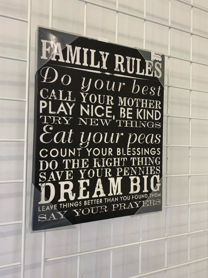 FAMILY RULES BLACK AND WHITE WALL CANVAS.