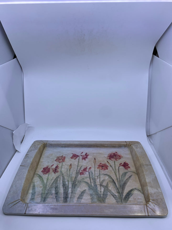 RED AMARYLLIS MELAMINE SQUARE TRAY.