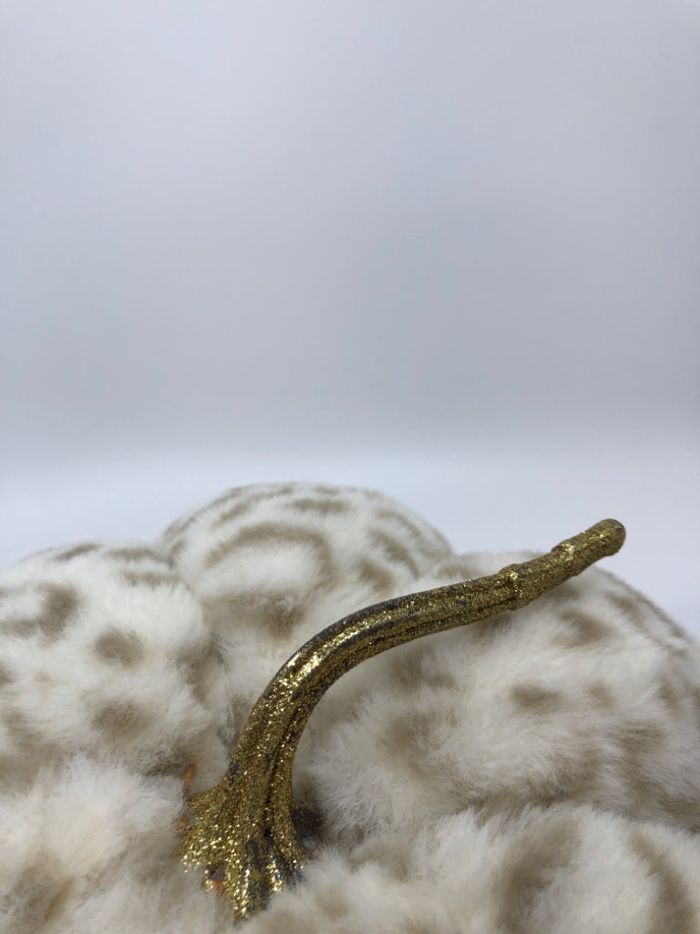 CHEETAH PRINT FLUFFY PUMPKIN.
