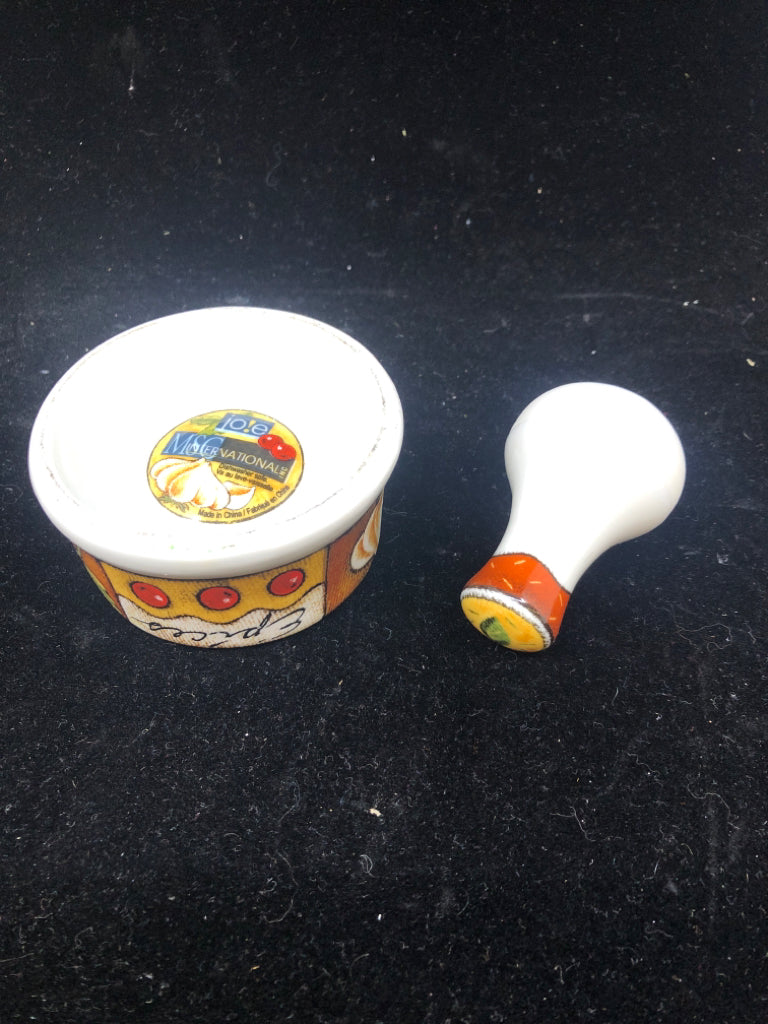 CERAMIC SPICES GRINDER MORTAR/ PESTLE.