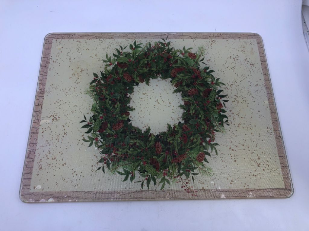 GLASS CUTTING BOARD W/ CHRISTMAS WREATH.