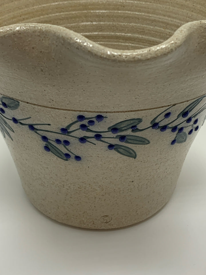 SALMON FALLS RUFFLED RIM STONEWARE PLANTER.