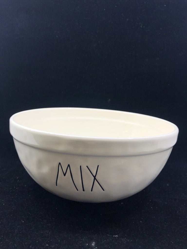 3 RAE DUNN NESTING MIXING BOWLS.