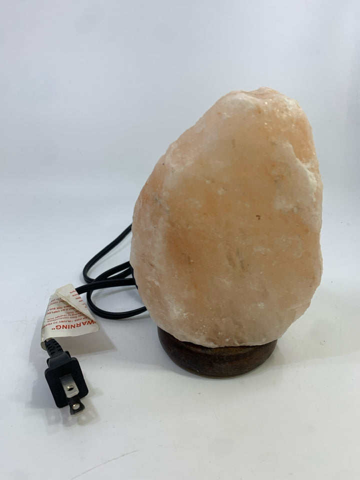 PINK SALT LAMP.