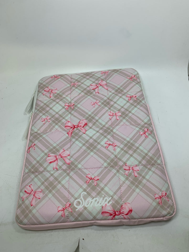 SONIX PLAID W/ BOWS LAPTOP CASE.