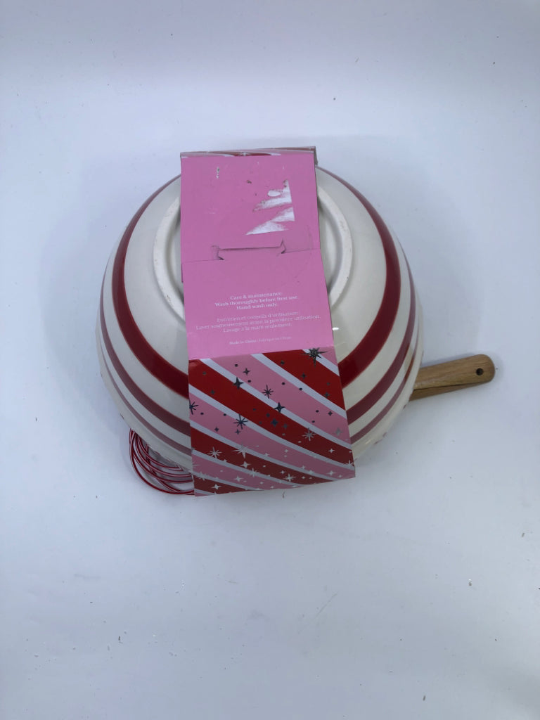 NIB BAKE SHOP MIXING BOWL SET.