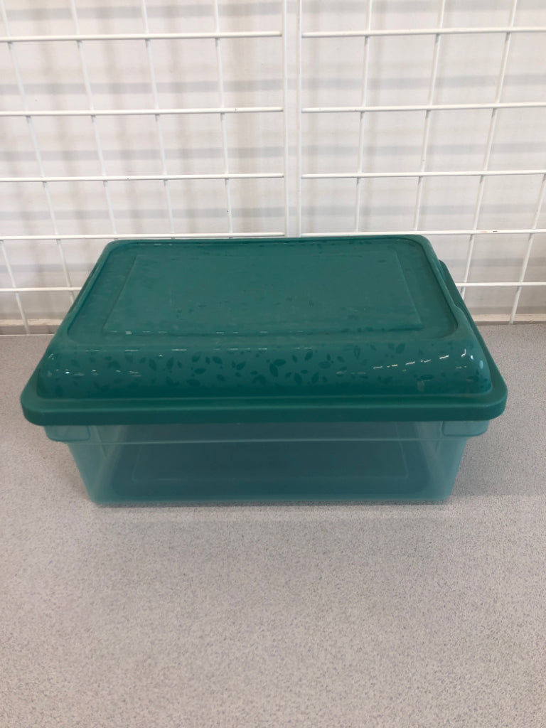 VTG BLUE HI TOP RUBBERMAID STORAGE BIN.