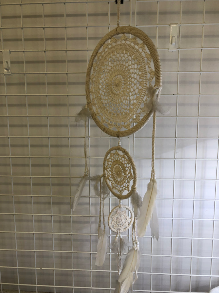 CREAM DREAM CATCHER WITH FEATHERS.