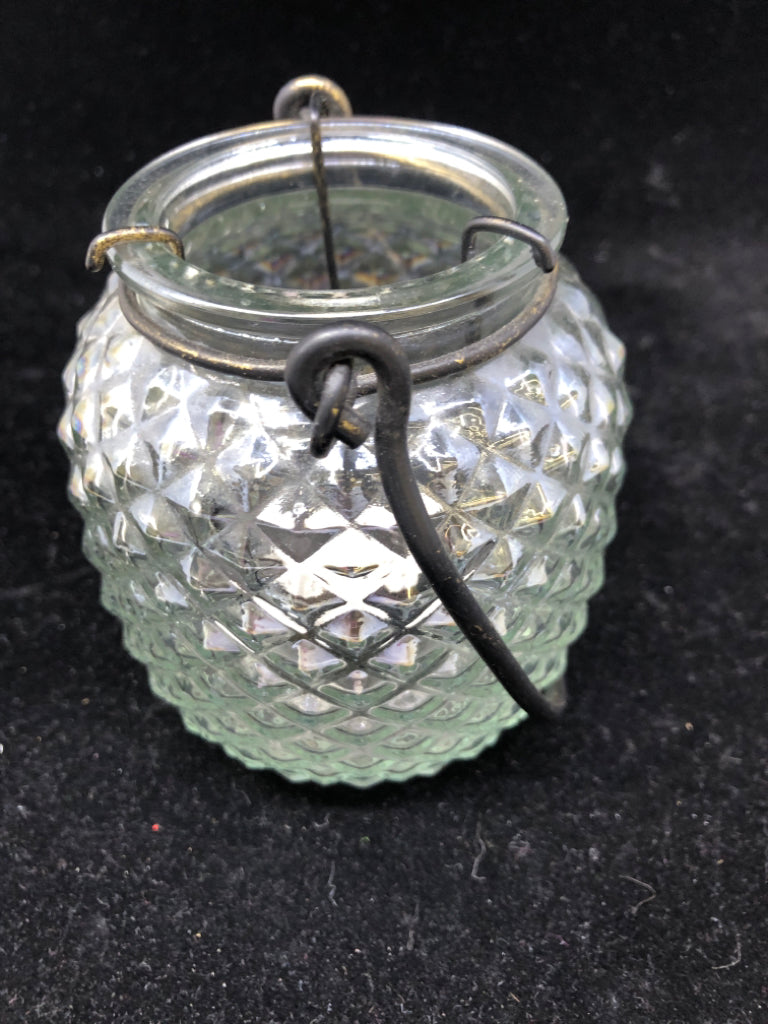 CLEAR GLASS LANTERN TEA LIGHT HOLDER.