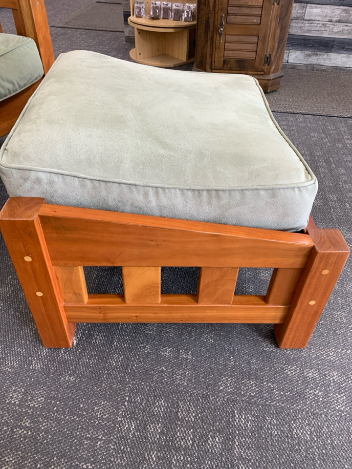 OAK WOOD W/ GREEN CUSHION CHAIR W/ OTTOMAN.