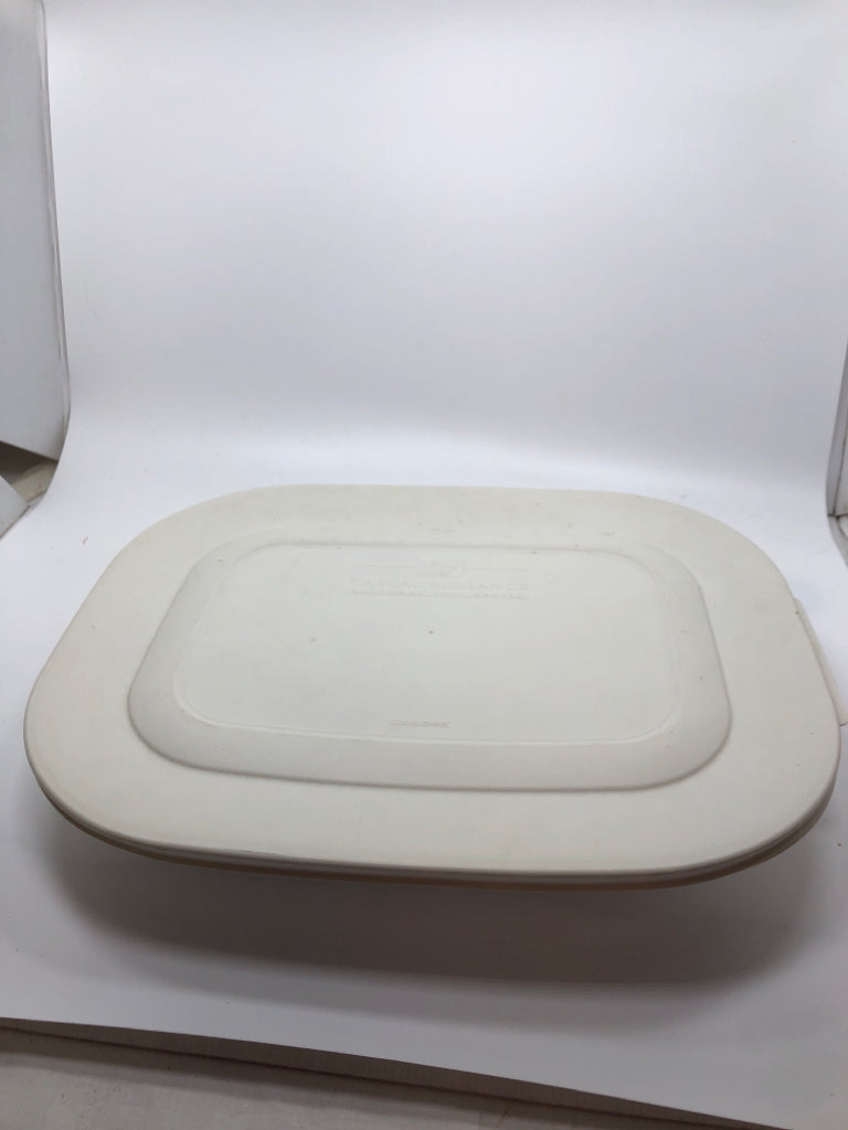 CERAMIC DISH W/PLASTIC STORAGE LID.