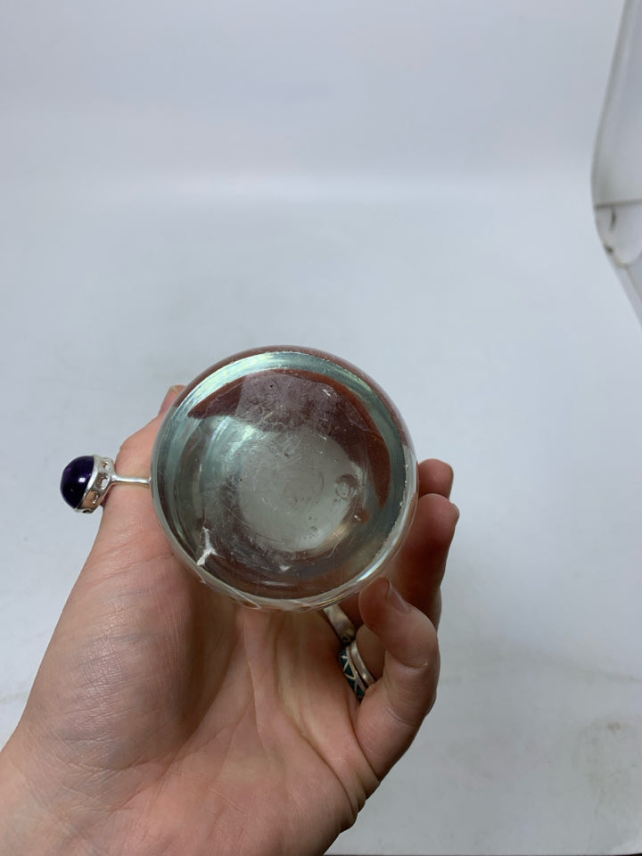 HEAVY STAND OVAL PAPERWEIGHT W/ WHITE JELLY FISH.