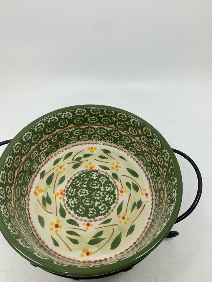 CASSEROLE WITH TRIVET IN STAND.
