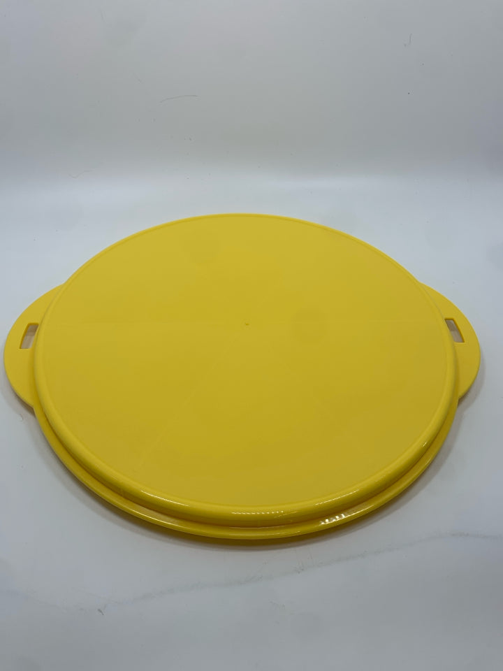 4PC PLASTIC DEVILED EGG/CAKE TRAVEL CONTAINER.