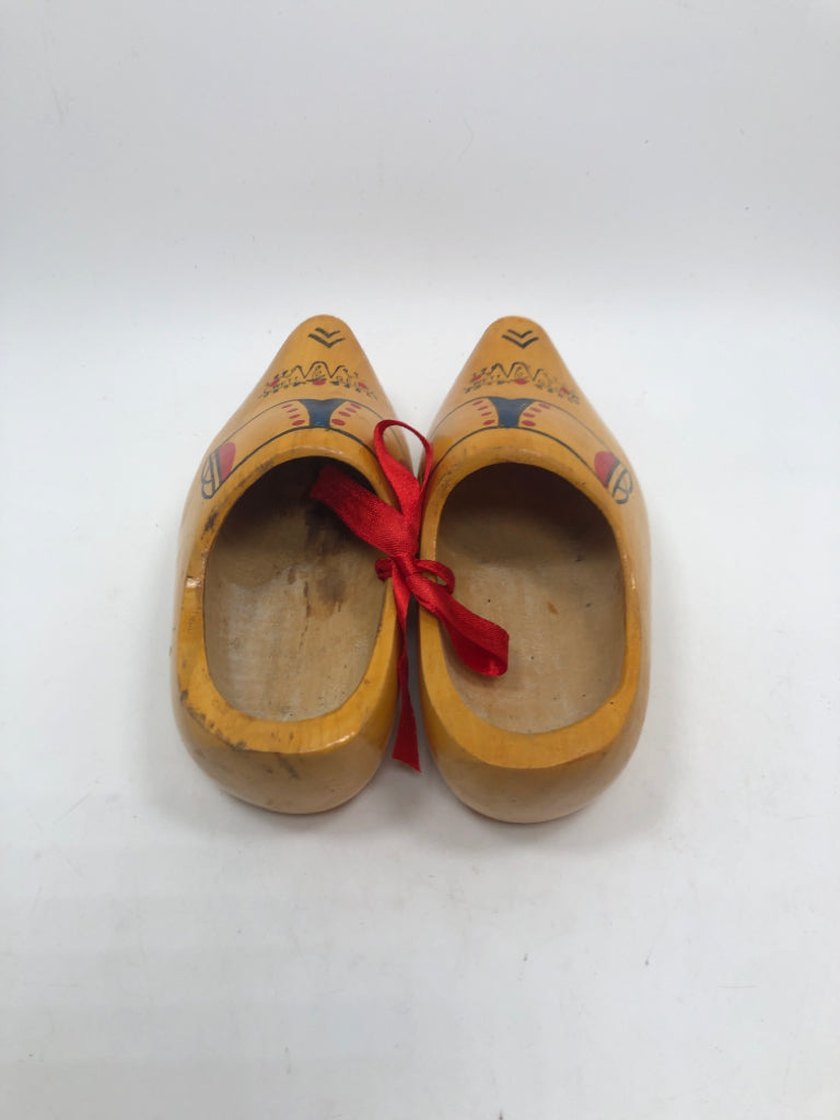 VTG YELLOW & RED HAND-PAINTED WOODEN CLOGS.