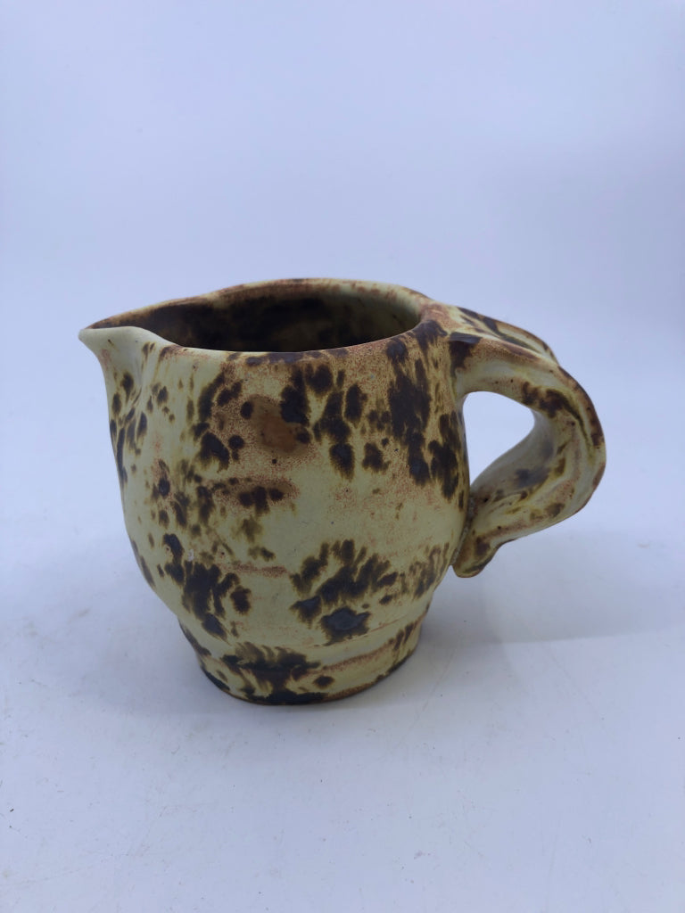 BROWN AND YELLOW COW PATTERN CREAMER.