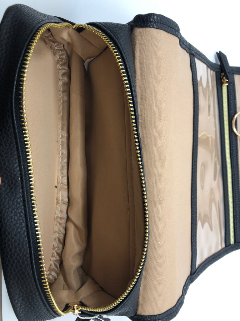 NWT TRINA TURK TRAVEL MAKEUP ORGANIZER.