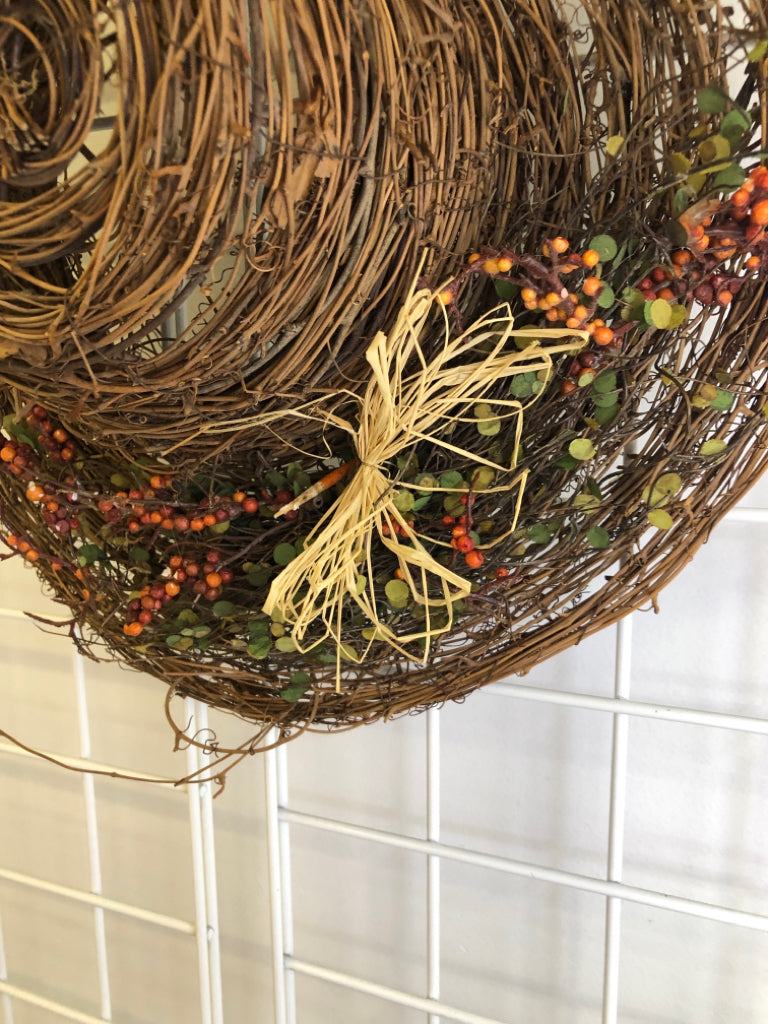 STRAW HAT W/BERRIES WALL DECOR.