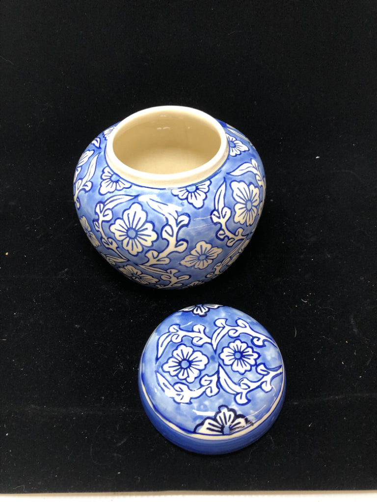 BLUE FLORAL GINGER JAR.