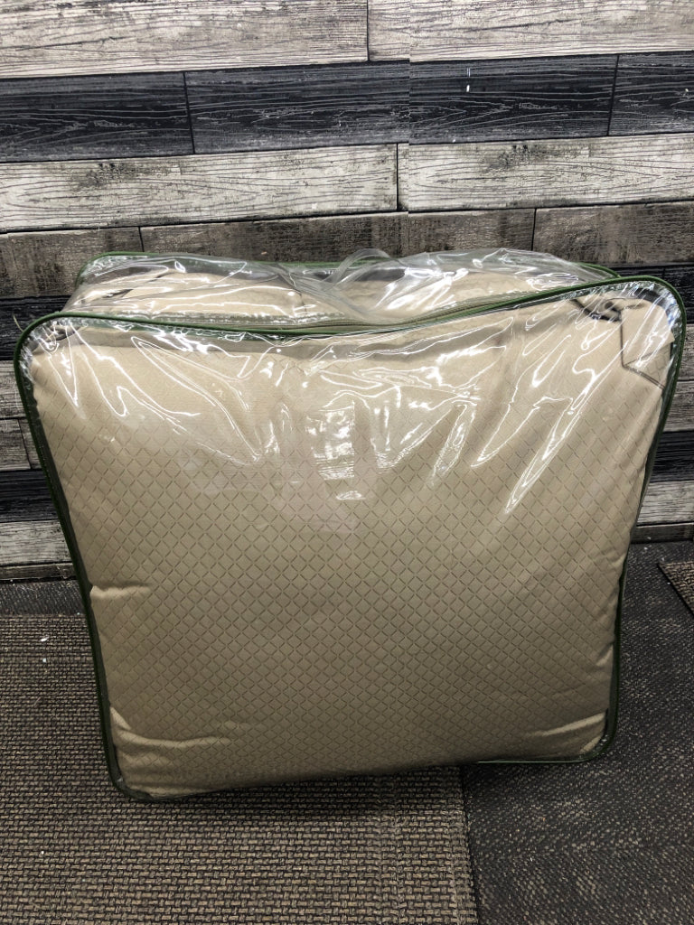 2PC EURO PILLOW SET IN BAG.