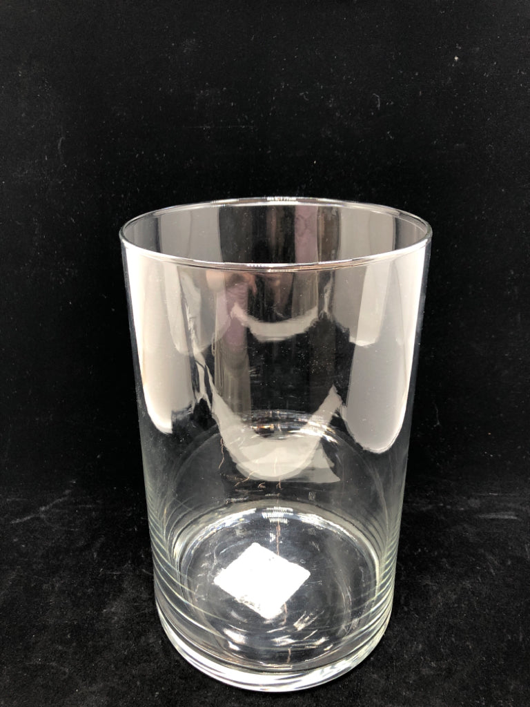CLEAR GLASS VASE.