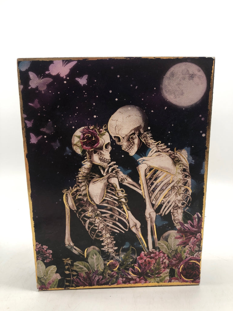 SKELTON LOVERS BLOCK ART.