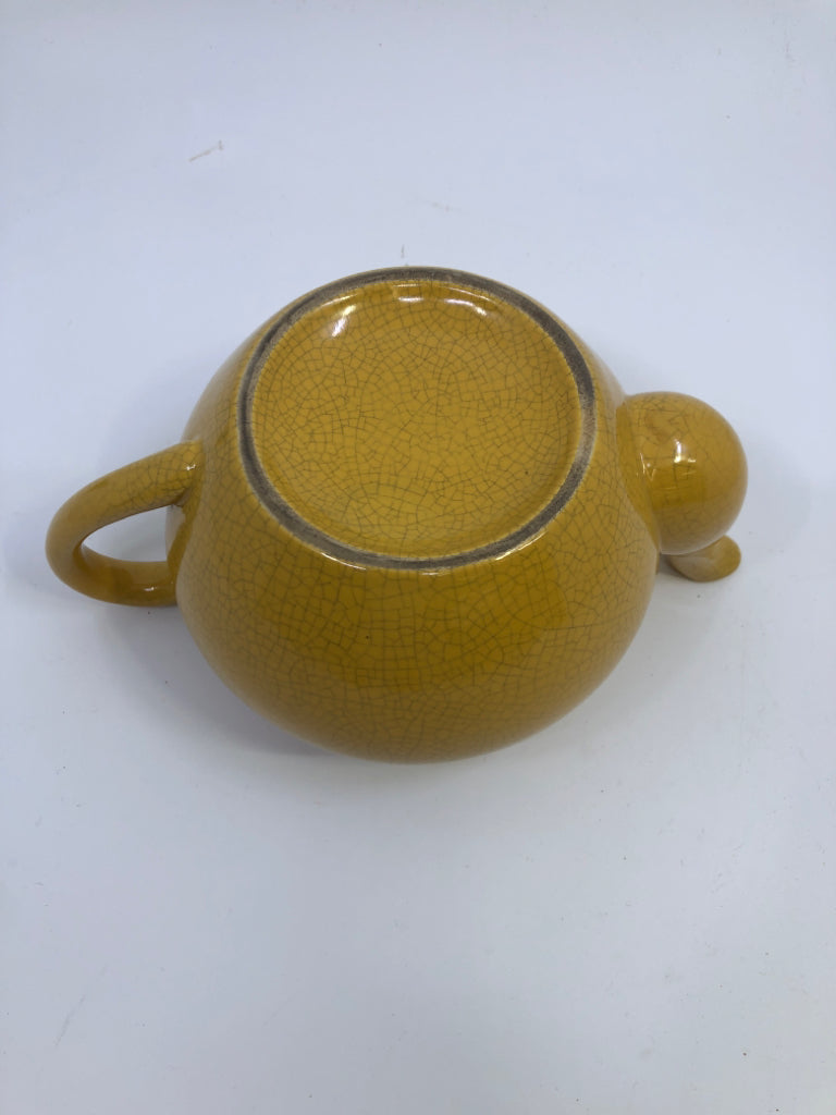 YELLOW CERAMIC TEAPOT W/INFUSER.