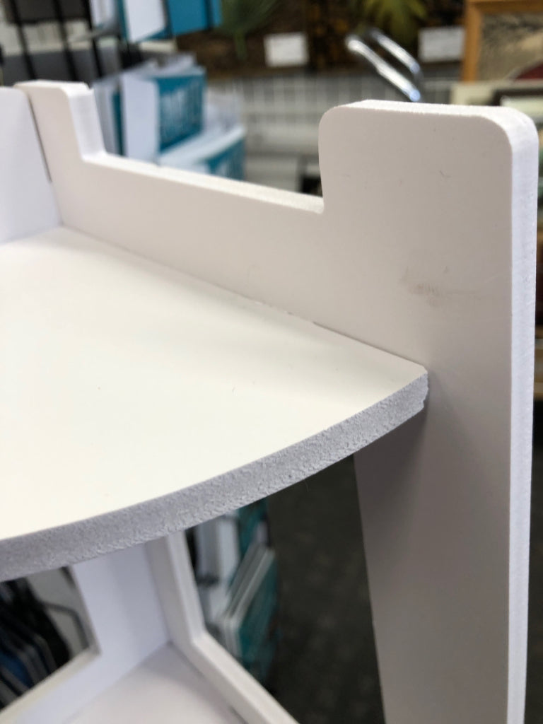 WHITE CORNER SHELVING UNIT, 5 SHELVES.