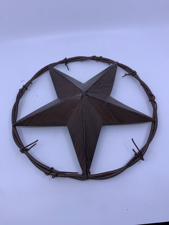 BROWN PRIMITIVE STAR IN CIRCLE WALL ART.