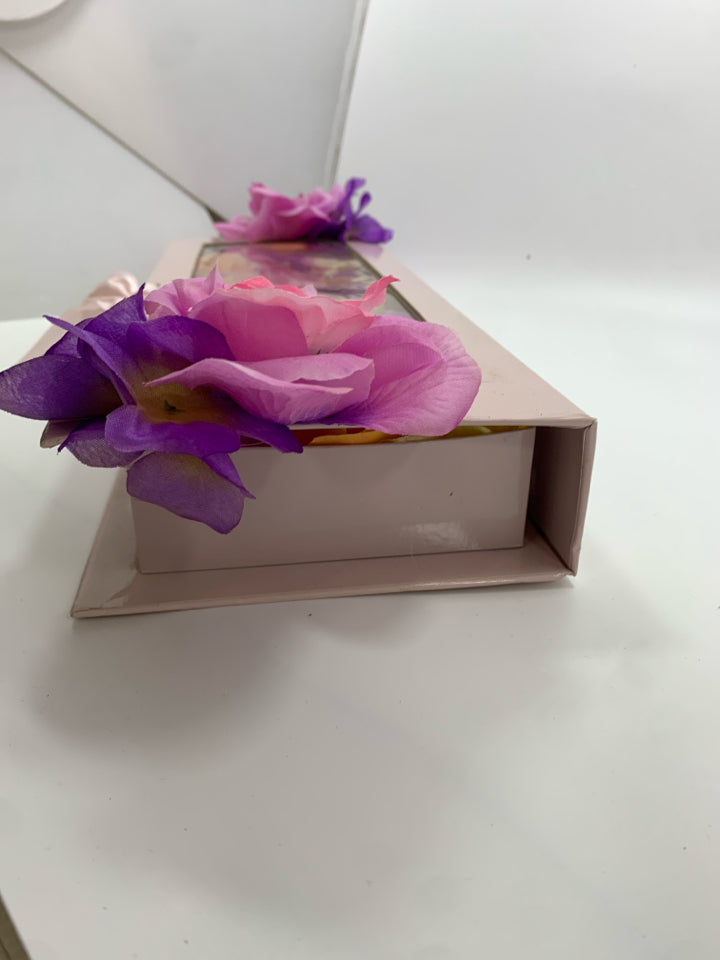 "MOM" FLOWERS IN PINK BOX.