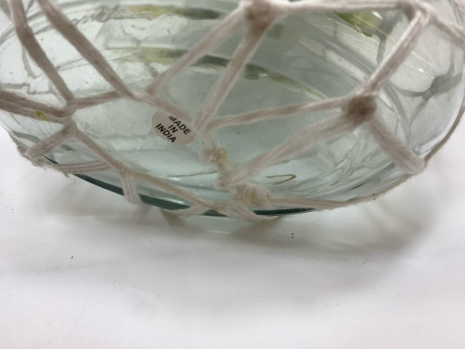 FAUX ROSE BOUQUET IN CLEAR GLASS VASE W/WHITE ROPE.