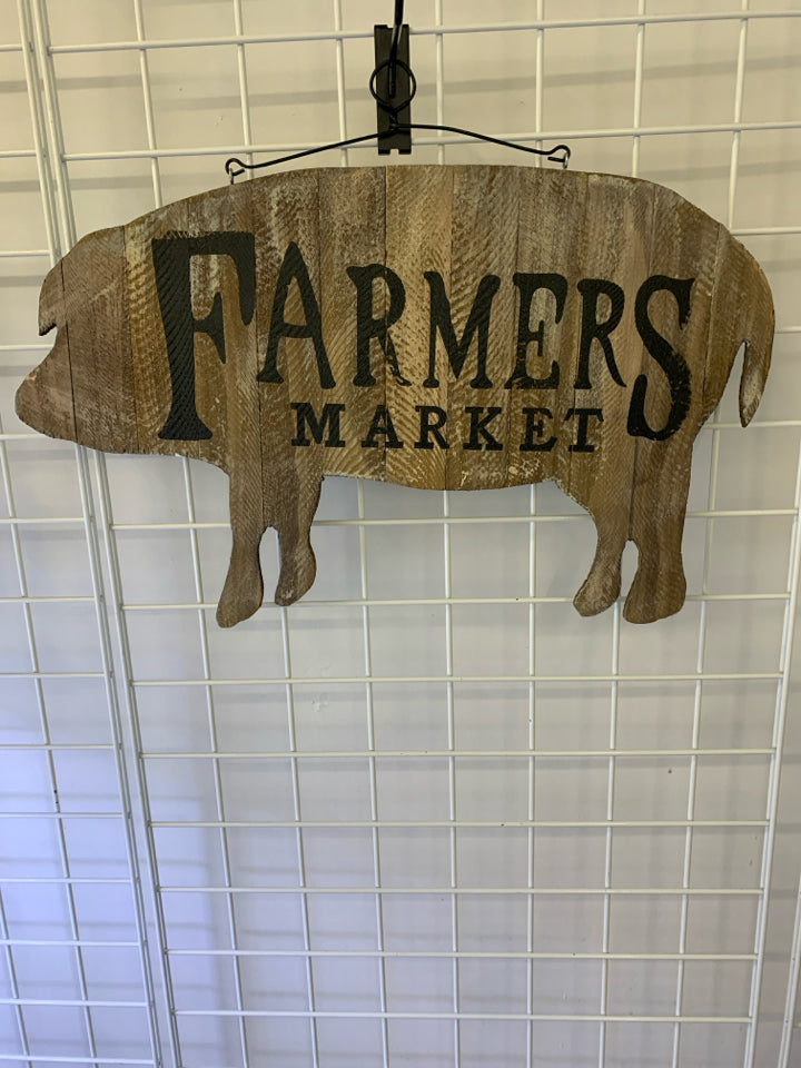 WOOD PIG SHAPED SIGN W/ FARMERS MARKET WALL ART.