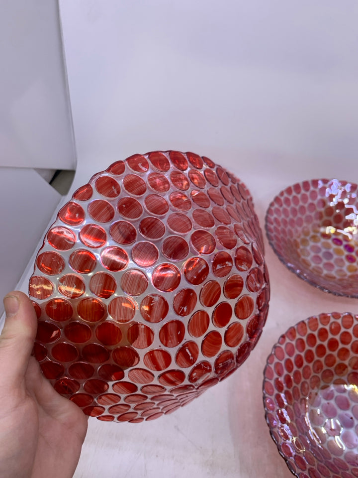 4 EMBOSSED CIRCLES PAINTED RED BOWLS.