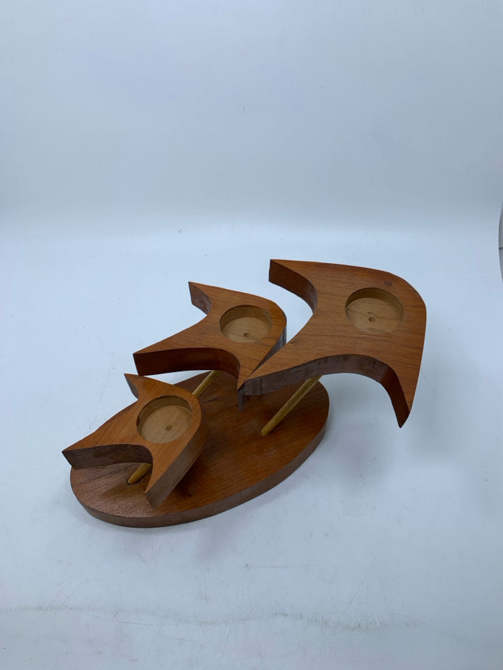 WOOD FLYING BIRDS TEA LIGHT HOLDER.