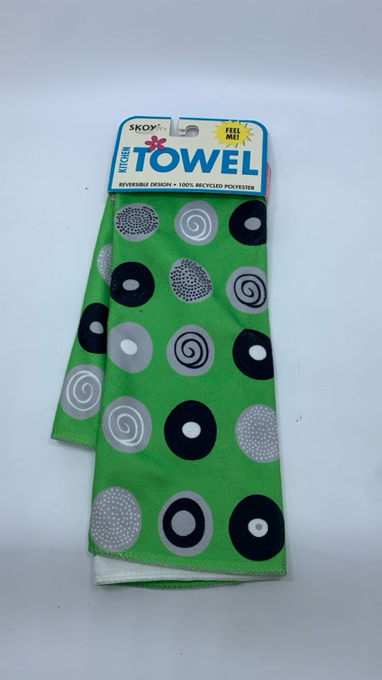 NIP REVERSIBLE GREEN KITCHEN TOWEL.