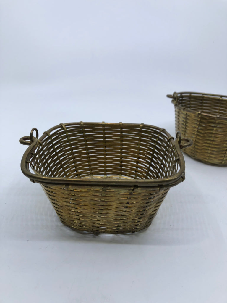 3 GOLD METAL BASKETS W/HANDLES.