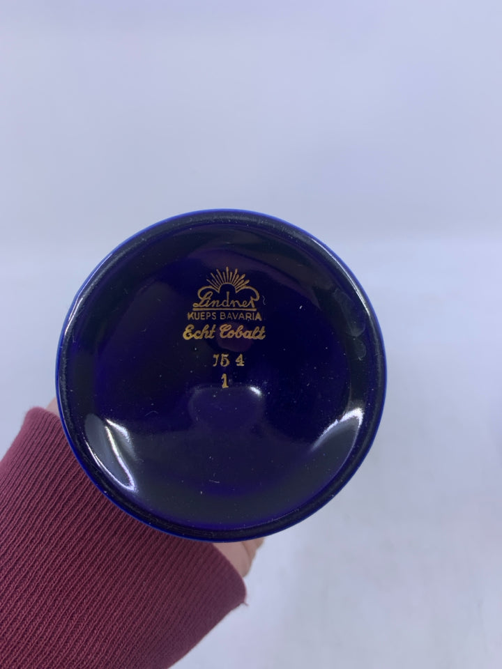 FOOTED COBALT BLUE VASE W/ GOLD FLOWER CLUSTER DESIGNS.