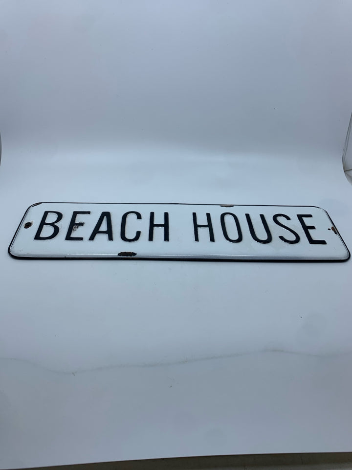 BEACH HOUSE WHITE METAL SIGN.