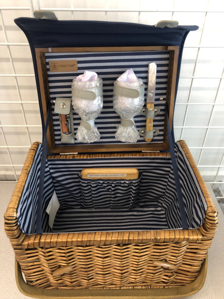 WICKER PICNIC BASKET SET W/BLUE STIPE LINING.