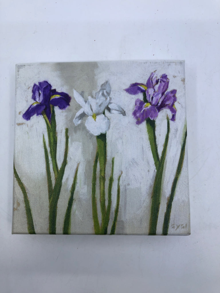 PURPLE WHITE FLORAL WALL HANGING.