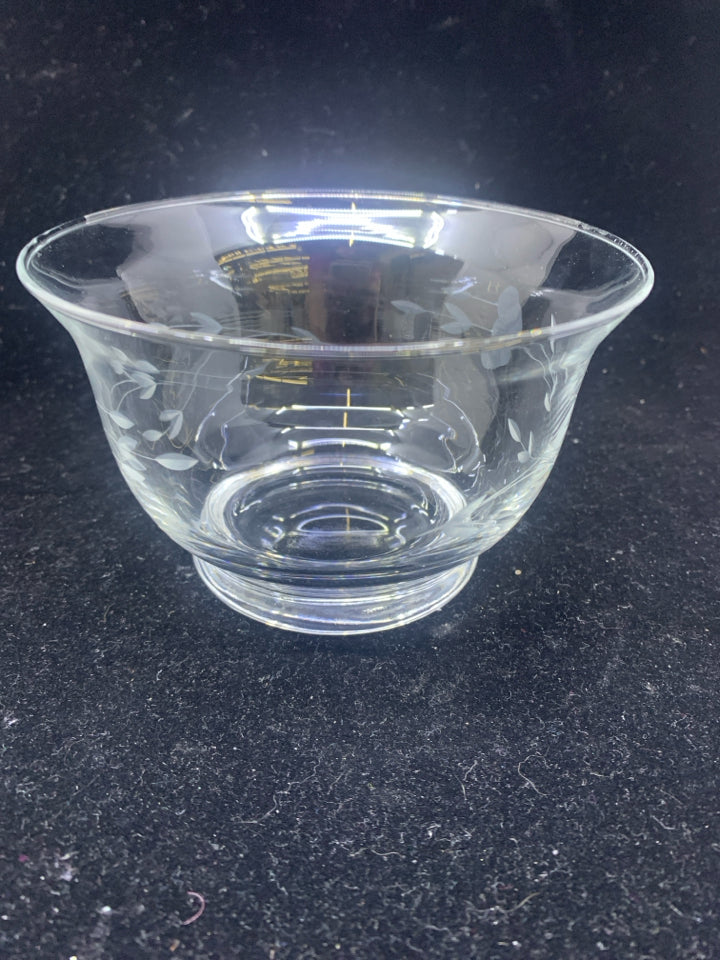 SMALL ETCHED PRINCESS HOUSE NUT BOWL.