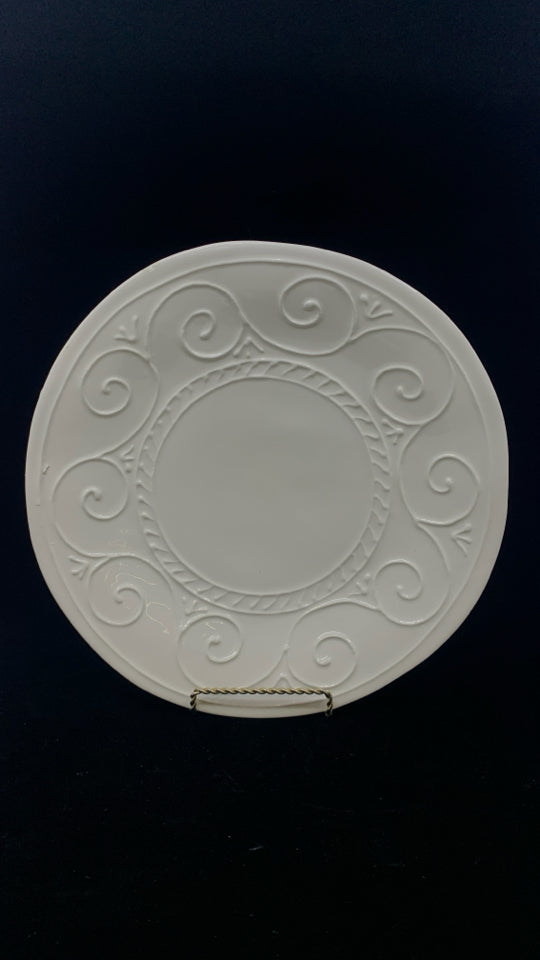 WHITE EMBOSSED CERAMIC PLATE MAIOLICHE JESSICA.