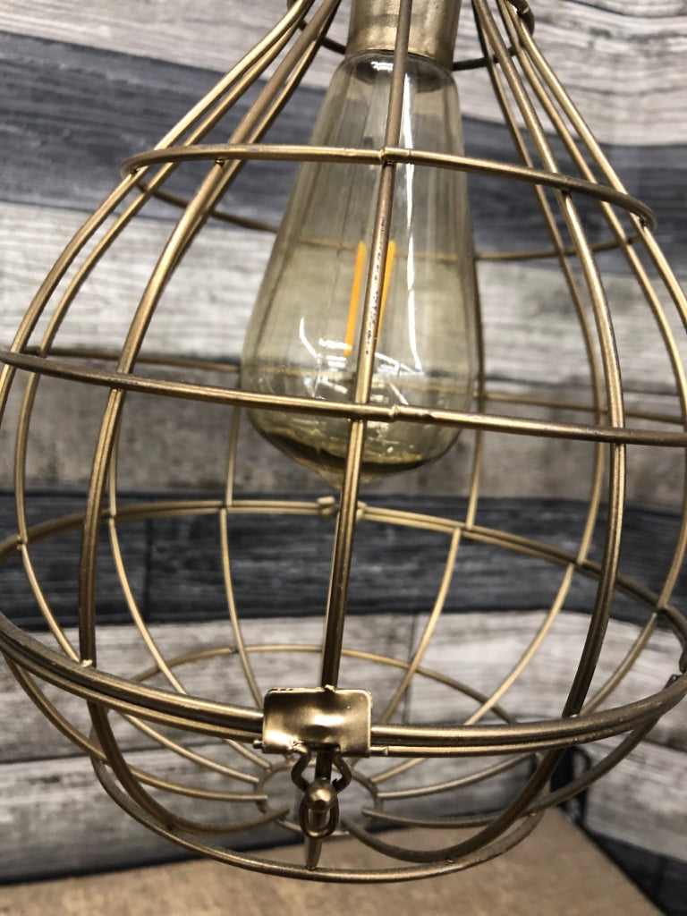 INDUSTRIAL-STYLE BATTERY OPERATED HANGING TABLE LAMP.