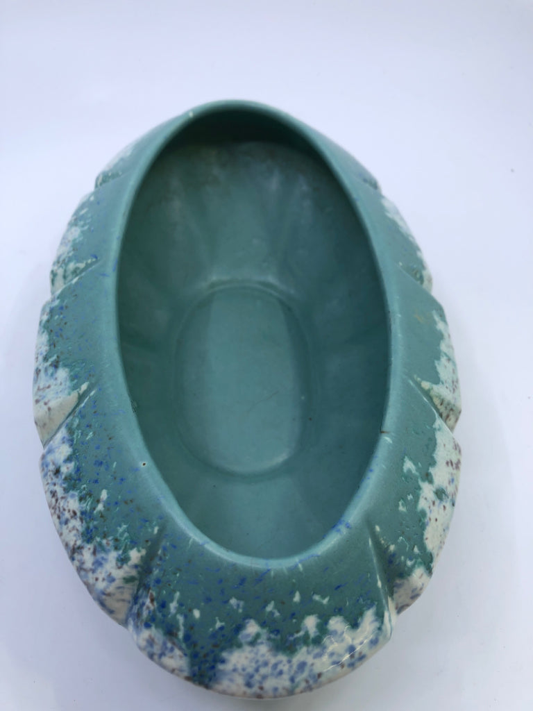 VTG OVAL TEAL PLANTER W/ WHITE DRIP.