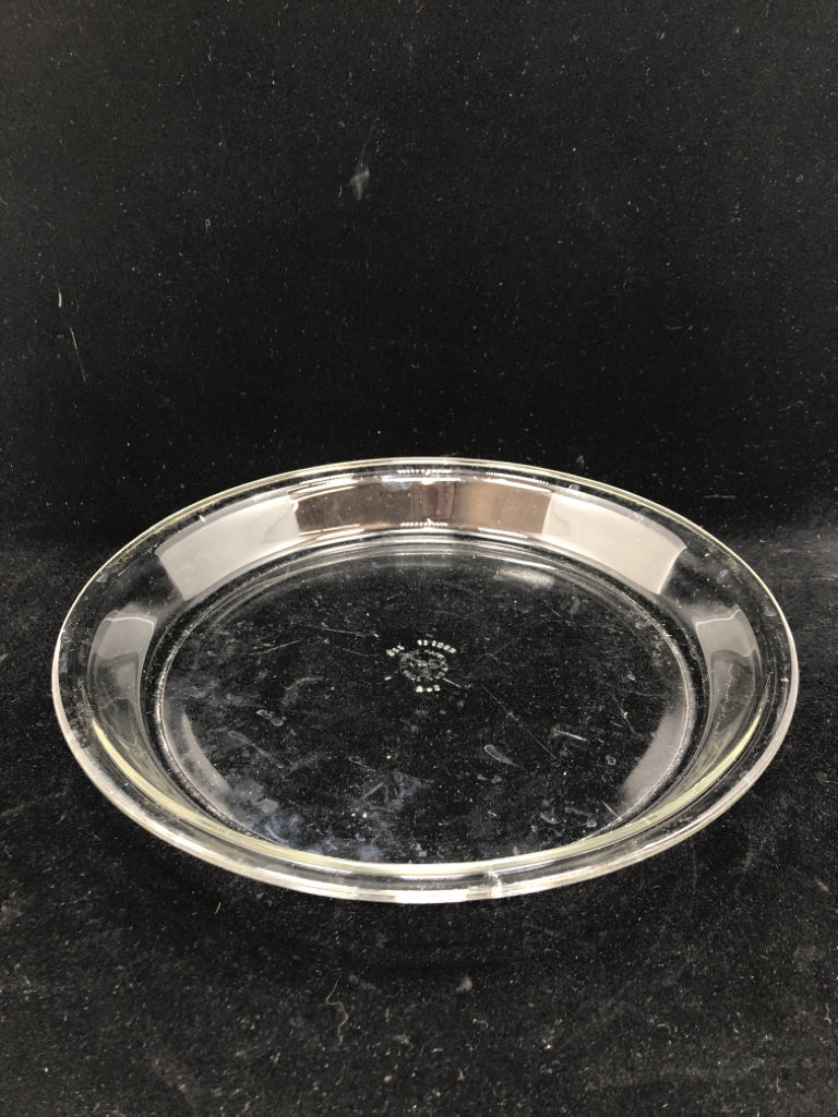 CLEAR ROUND 11" PYREX BAKING DISH.