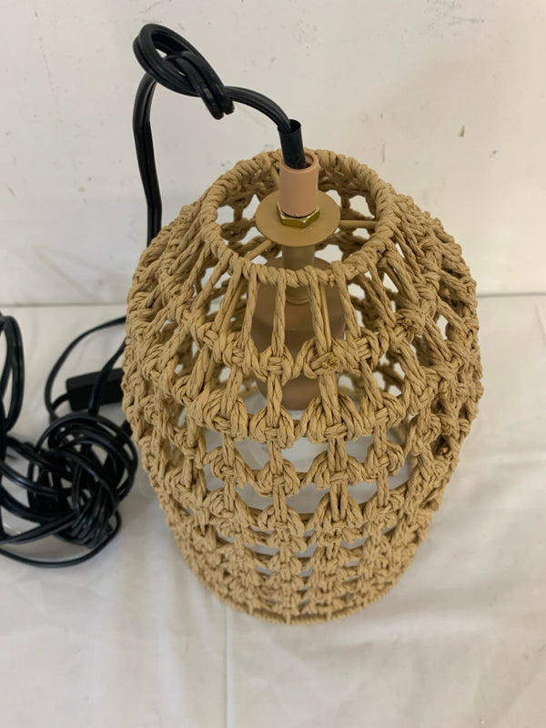 BLONDE WOVEN HANGING LAMP.