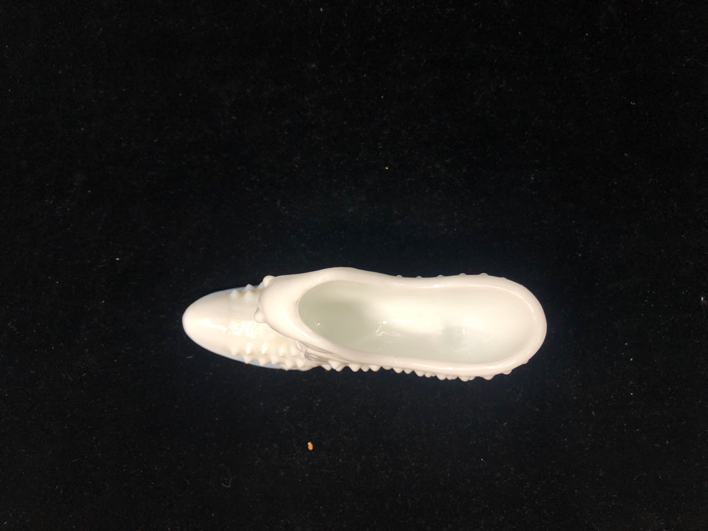 VTG MILK GLASS HOBNAIL SHOE.