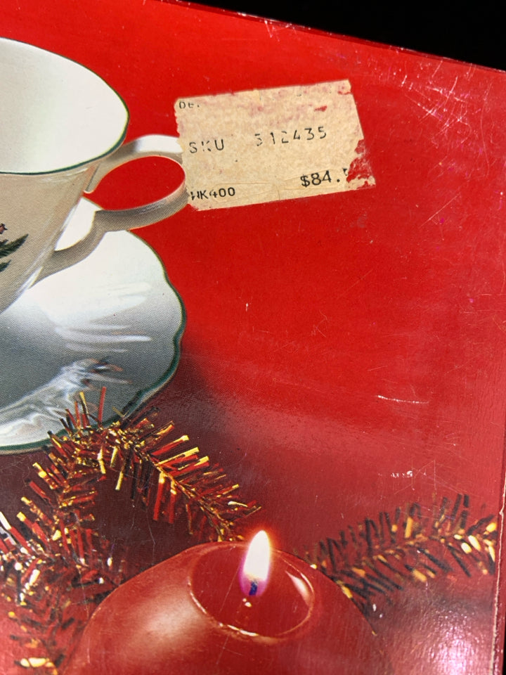 12pc HAPPY HOLIDAYS SVC 4- DINNER PLATES, CUPS, SAUCERS- IN BOX.